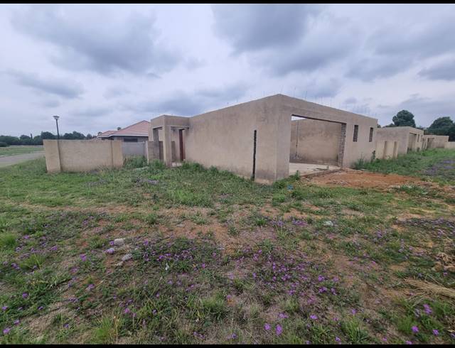 3 BEDROOM TOWNHOUSE FOR SALE IN ARCON PARK